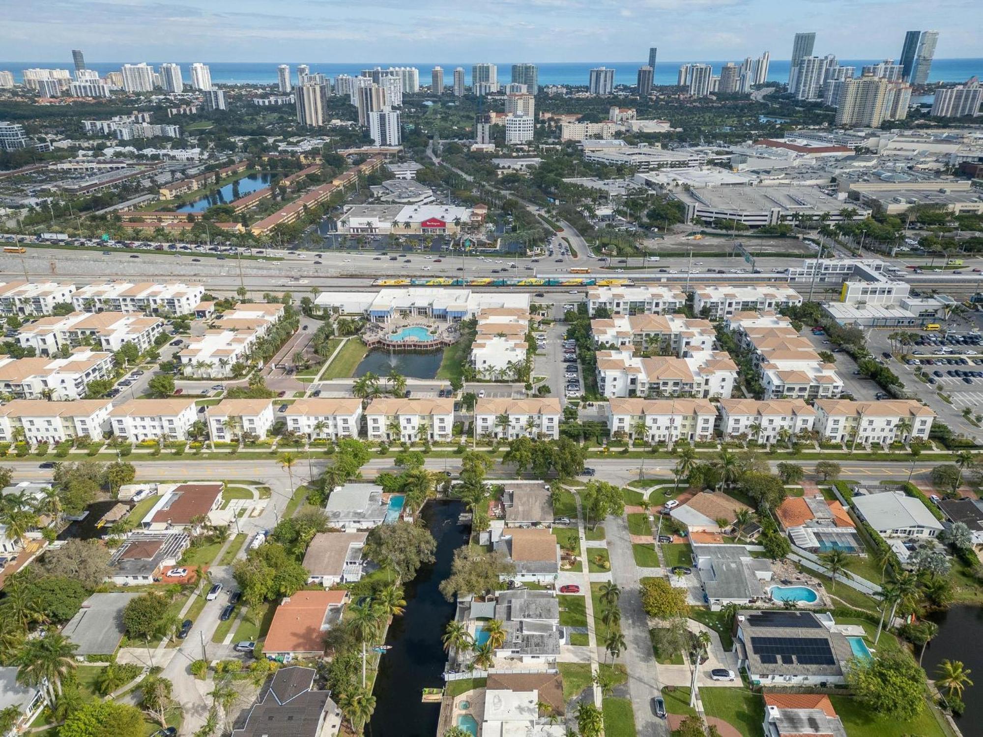 Holiday home Events Welcome - Upscale Venue - Pool, Valet & Miami